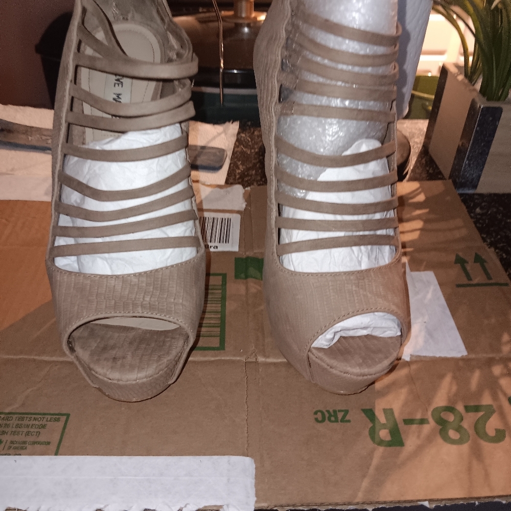 Steve Madden Women's Tan Peep Toe Heels